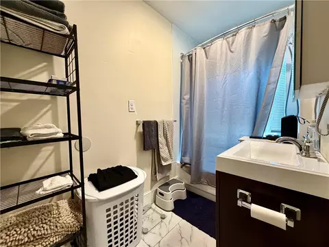 Bath - 415 Harris Ave, Woonsocket, RI 02895 photo 3 of 3