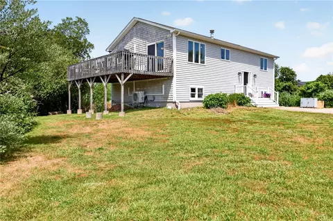 8 Southwest Rd, Narragansett, RI 02882