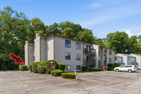 41 Kristee Cir, West Warwick, RI 02893