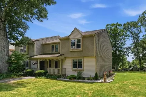 35 Birdie Ct, Coventry, RI 02816