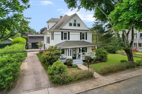 94 Lake St, South Kingstown, RI 02879