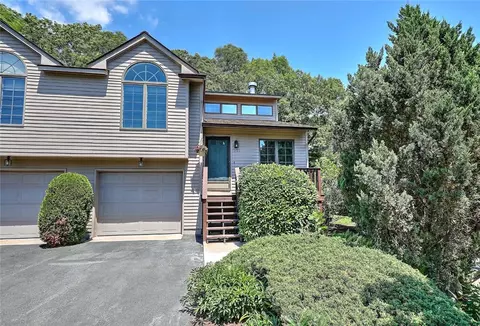 101 Cardinal Dr, North Kingstown, RI 02852