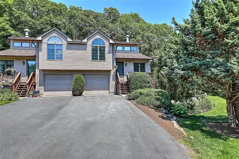 101 Cardinal Dr, North Kingstown, RI 02852