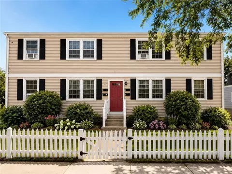 45 Hammond St #3, Newport, RI 02840