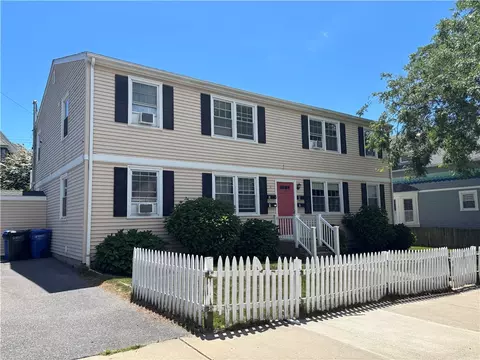 45 Hammond St #3, Newport, RI 02840