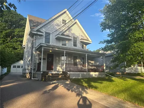 68 Beach St, Westerly, RI 02891