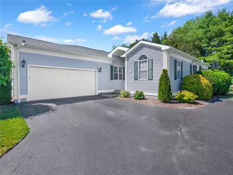 48 Orchard Meadows Dr, Smithfield, RI 02917