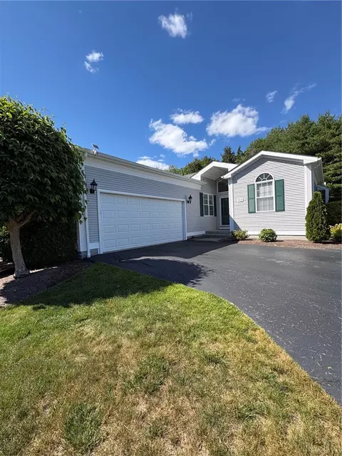 48 Orchard Meadows Dr, Smithfield, RI 02917