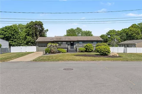 162 Larchmont Rd, Warwick, RI 02886