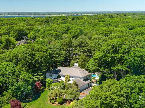 4 Jones Cir, Barrington, RI 02806