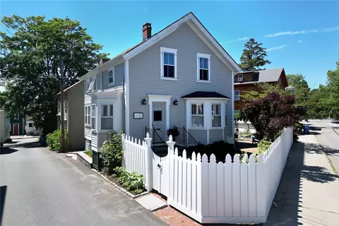 8 Sanford St, Newport, RI 02840