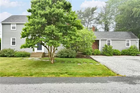 17 Melbourne Dr, Narragansett, RI 02882