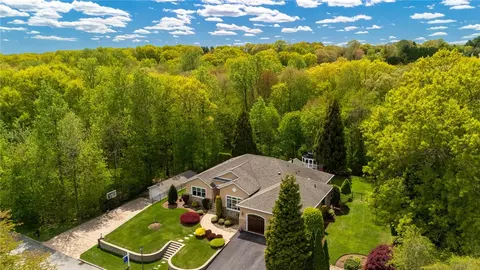 45 Briarbrooke Ln, Cranston, RI 02921