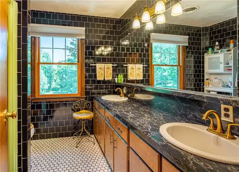 Bath - 117 S Killingly Rd, Foster, RI 02825 photo 4 of 6