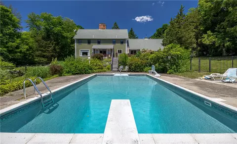 117 S Killingly Rd, Foster, RI 02825