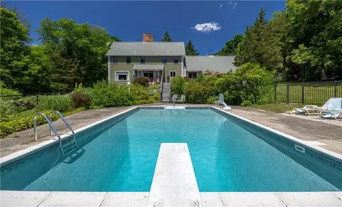 117 S Killingly Rd, Foster, RI 02825