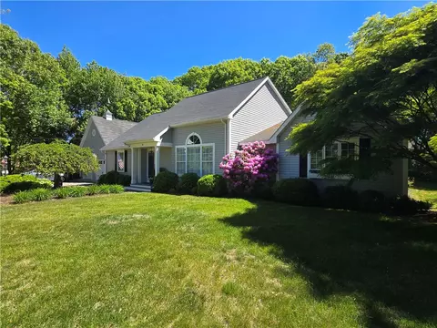 25 Dunns Corners Rd, Westerly, RI 02891