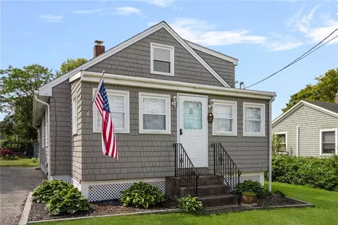 37 Reservoir Rd, Middletown, RI 02842