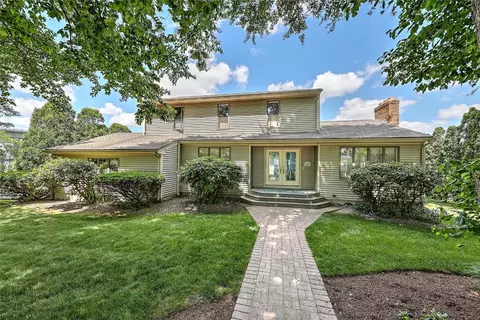 129 Seaside Dr, Jamestown, RI 02835