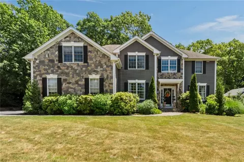 470 Sylvan Ct, Saunderstown, RI 02874