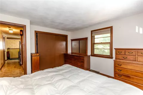 Bedroom - 72 2nd Point Rd, Warwick, RI 02889 photo 2 of 4
