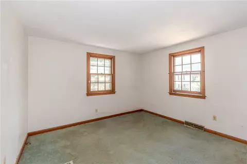 Bedroom - 72 2nd Point Rd, Warwick, RI 02889 photo 3 of 4