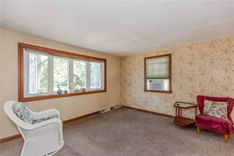Living - 72 2nd Point Rd, Warwick, RI 02889 photo 2 of 2