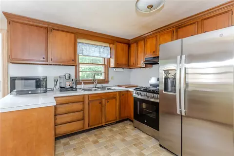 Kitchen - 72 2nd Point Rd, Warwick, RI 02889 photo 2 of 2