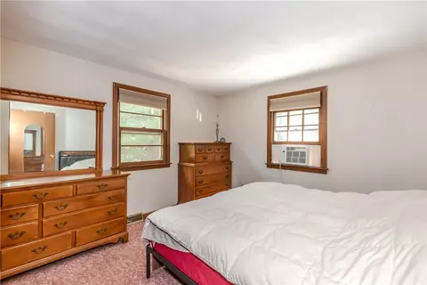 Bedroom - 72 2nd Point Rd, Warwick, RI 02889 photo 1 of 4