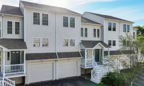 64 Red Brook Ln #64, West Warwick, RI 02893