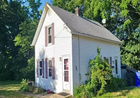 15 Hope Ct, West Warwick, RI 02893