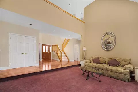 Living - 40 Alpine Estates Dr, Cranston, RI 02921 photo 2 of 6