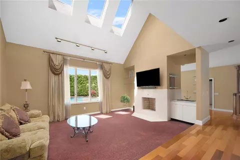 Living - 40 Alpine Estates Dr, Cranston, RI 02921 photo 4 of 6
