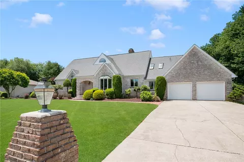 Exterior - 40 Alpine Estates Dr, Cranston, RI 02921 photo 4 of 13