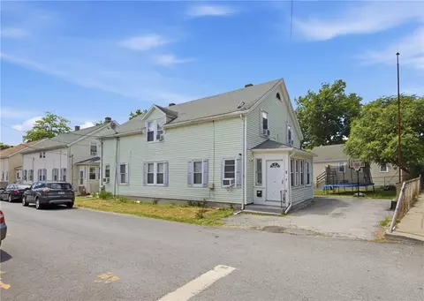 2 Beckside Rd, North Providence, RI 02911