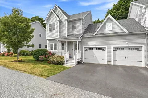 96 Seafare Ln, Portsmouth, RI 02871