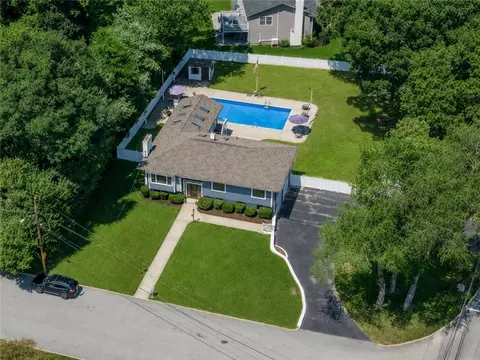 5 Collingwood Dr, Cranston, RI 02921