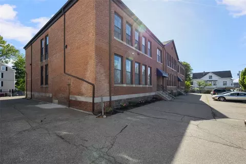 775 Potters Ave #1, Providence, RI 02907