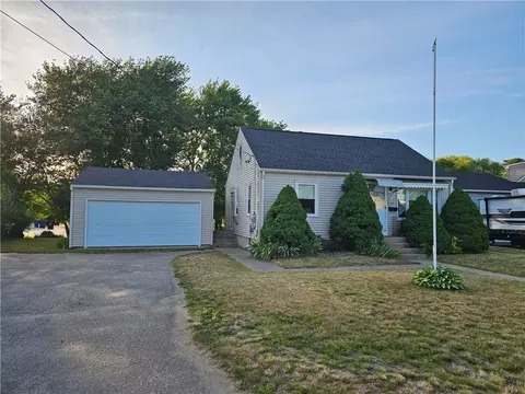 27 Clifton Ave, Coventry, RI 02816