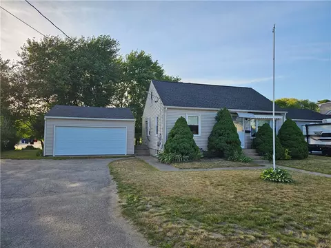 27 Clifton Ave, Coventry, RI 02816