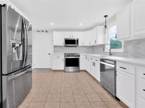 Kitchen - 2 Brookfield Rd, Coventry, RI 02816 photo 3 of 6