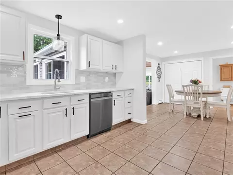 Kitchen - 2 Brookfield Rd, Coventry, RI 02816 photo 4 of 6