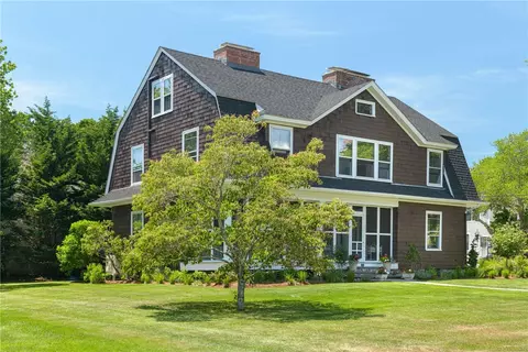 84 Rodman St, Narragansett, RI 02882
