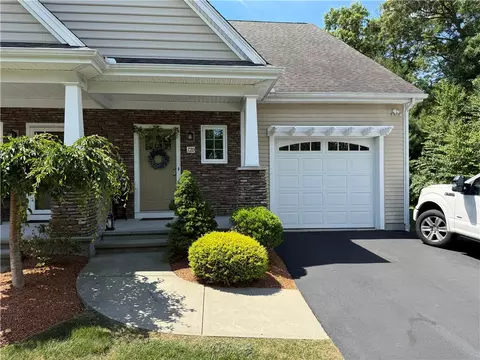12 Nicole Cir #12D, Smithfield, RI 02917