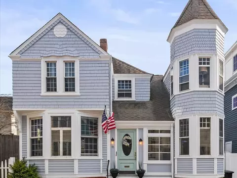 43 Howard St, Newport, RI 02840