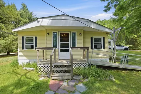 38 Airport Rd, Coventry, RI 02816