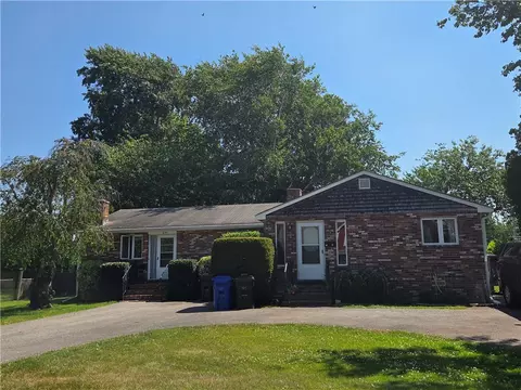 23 Butler St, Newport, RI 02840