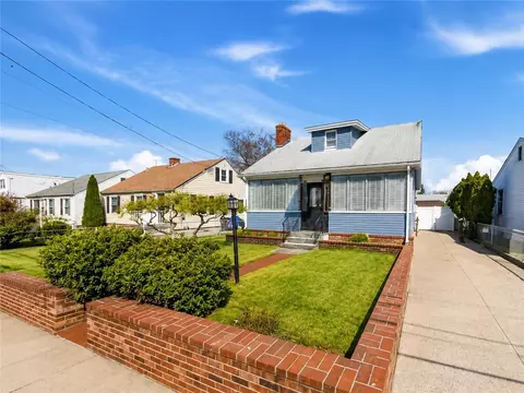 113 Woodside Ave, Pawtucket, RI 02861