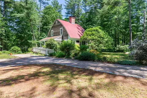 25 Forest Glen Dr, Hope Valley, RI 02832