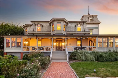 41 Ocean Rd, Narragansett, RI 02882